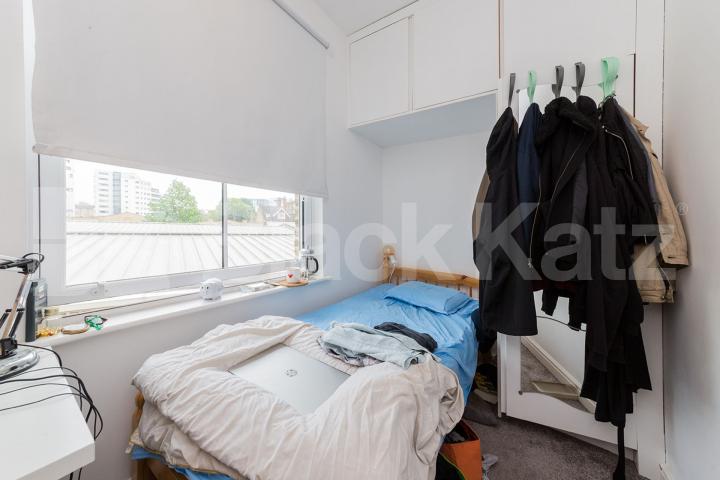 Bright and airy 3 bedroom property with a spacious lounge Hillmarton Road, Islington 